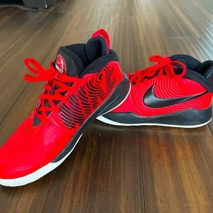Nike Team Hustle - youth size 5 - Red/Black